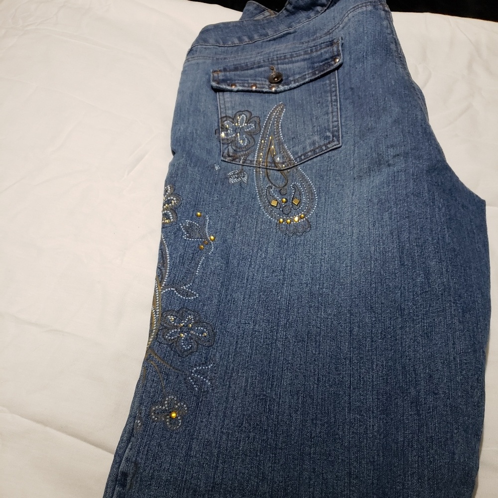 Capri Jeans - Picture 3 of 3